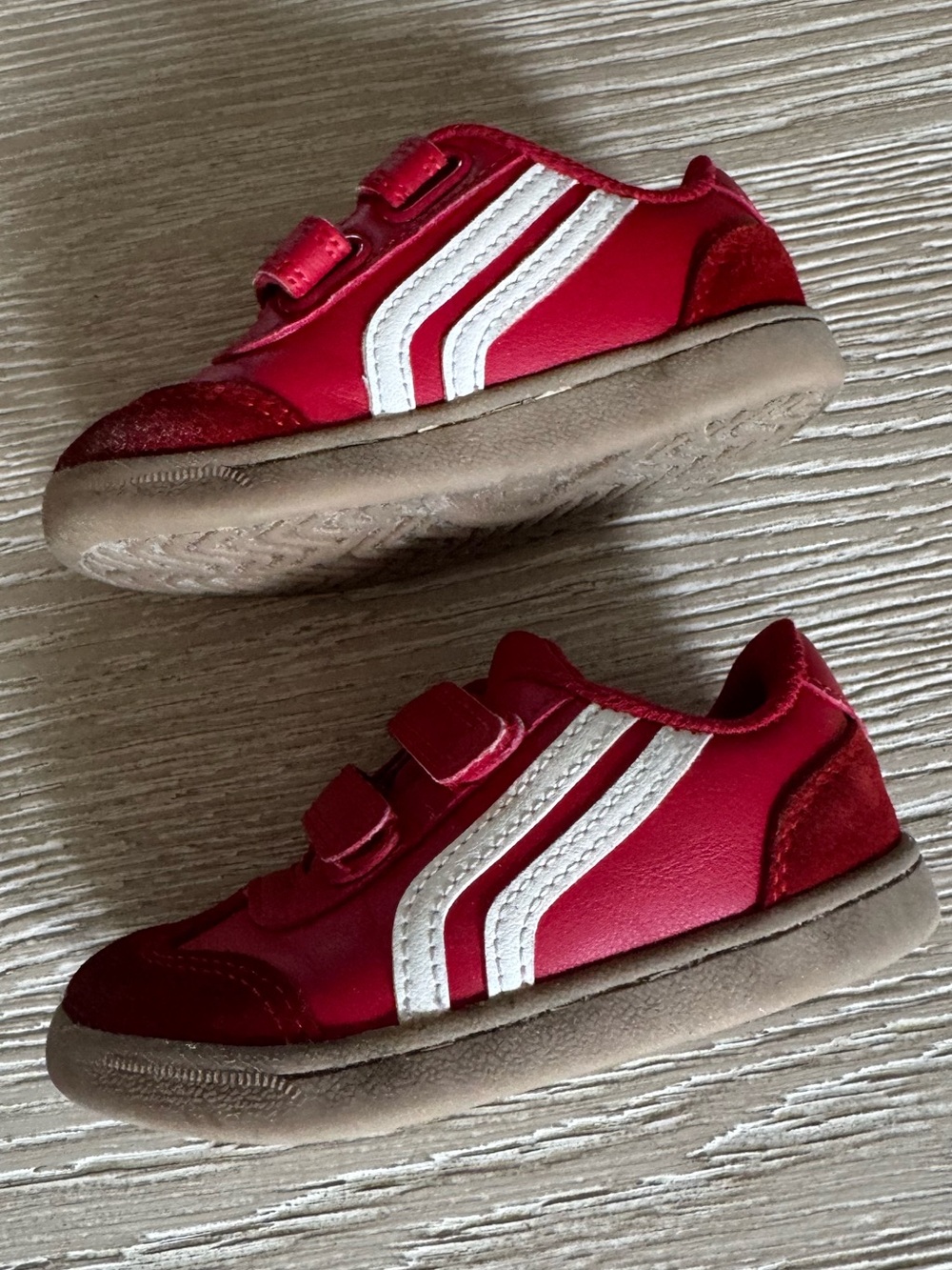 Cat & Jack Toddler Red & White Retro sneaker, 7